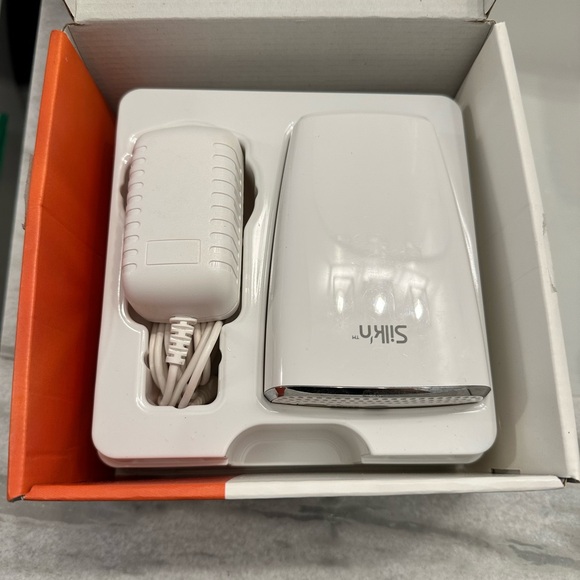 Silk'n Jewel Permanent Laser Hair Removal Device - Picture 3 of 5